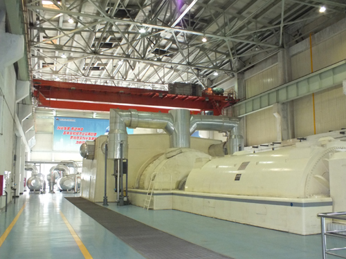 參加中國——亞歐博覽會的疆內外媒體記者參觀企業