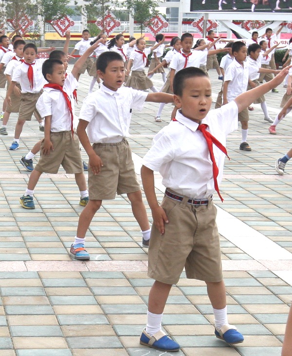 新疆首套雙語(yǔ)消防廣播操亮相“油城”校園