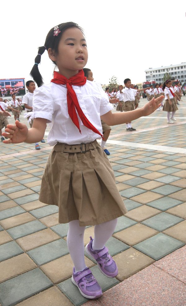 新疆首套雙語(yǔ)消防廣播操亮相“油城”校園