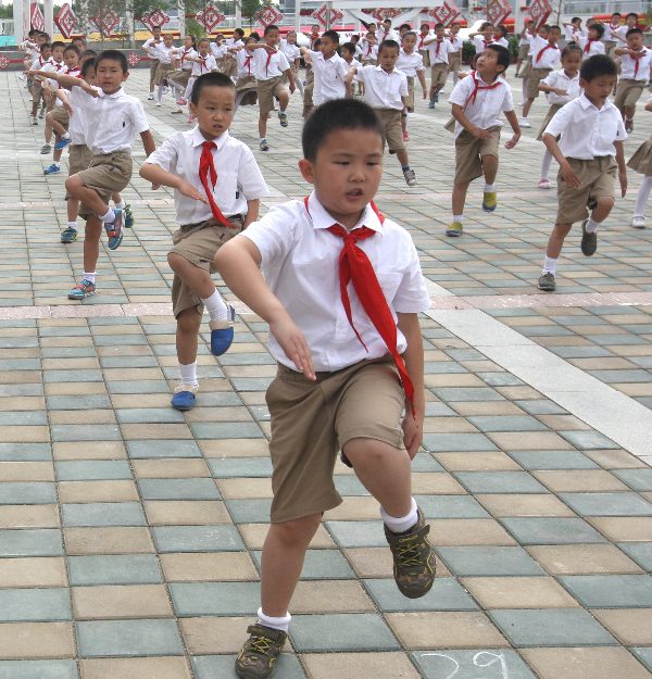 新疆首套雙語消防廣播操亮相“油城”校園