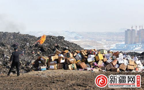 烏魯木齊:一批假冒偽劣產品全部化為灰燼
