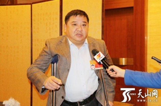 住疆全國(guó)政協(xié)委員胡志斌:微信群是收集民情民意的“好幫手”