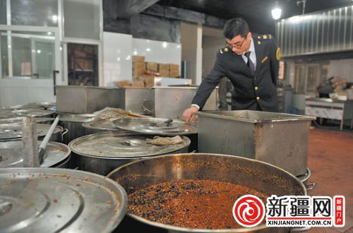 烏魯木齊“三無”火鍋底油混進中高檔餐廳