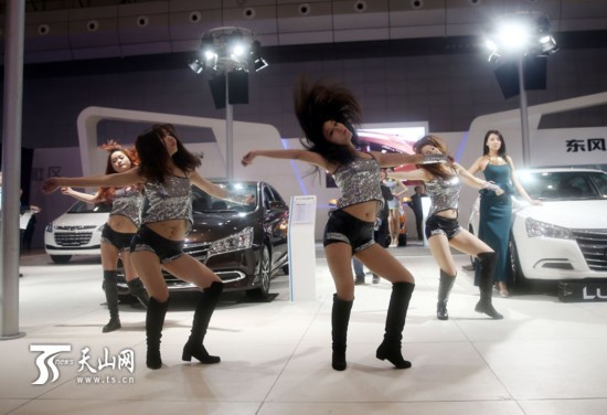 2015新疆3·15國際車展開幕(組圖)