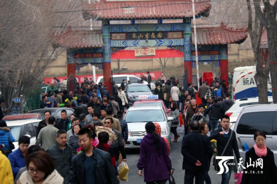 烏魯木齊:清明祭祀 你與文明還差幾步