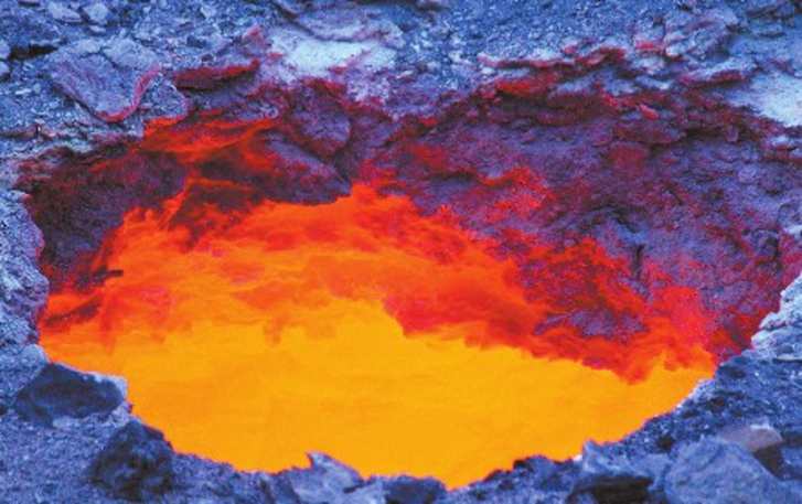 烏魯木齊小區(qū)建筑工地旁驚現(xiàn)“火山口”?