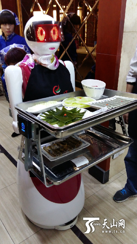 新疆庫爾勒:火鍋店機器人上菜“萌萌噠”