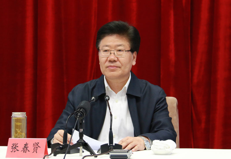 領(lǐng)導(dǎo)干部要自覺踐行“三嚴(yán)三實(shí)”