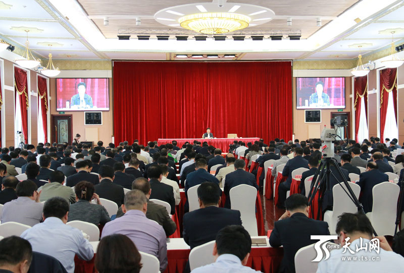 領導干部要自覺踐行“三嚴三實”