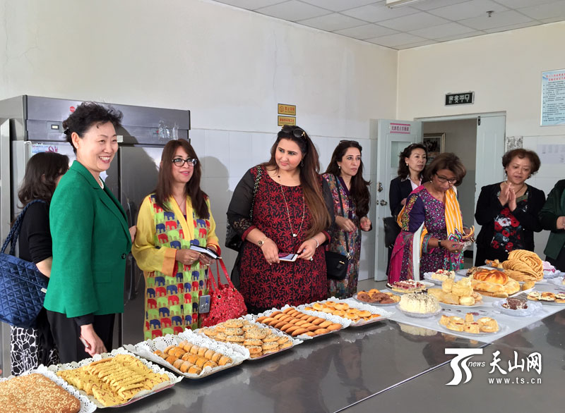 巴基斯坦婦女代表團訪問新疆