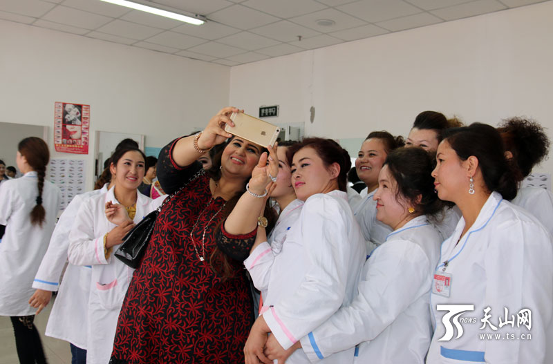 巴基斯坦婦女代表團訪問新疆