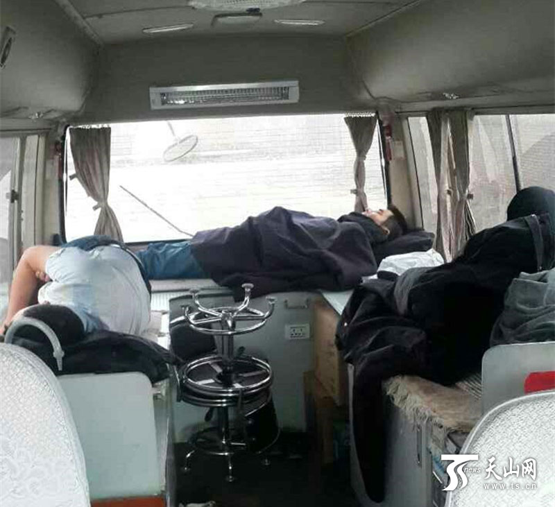 烏魯木齊市質監(jiān)局搗毀一違法生產地條鋼加工廠