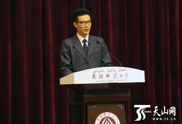 新疆高校學(xué)子聆聽民族團(tuán)結(jié)模范事跡宣講