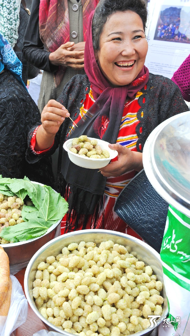 新疆庫爾勒市首屆“美麗蘭干·甜蜜桑葚”節開幕
