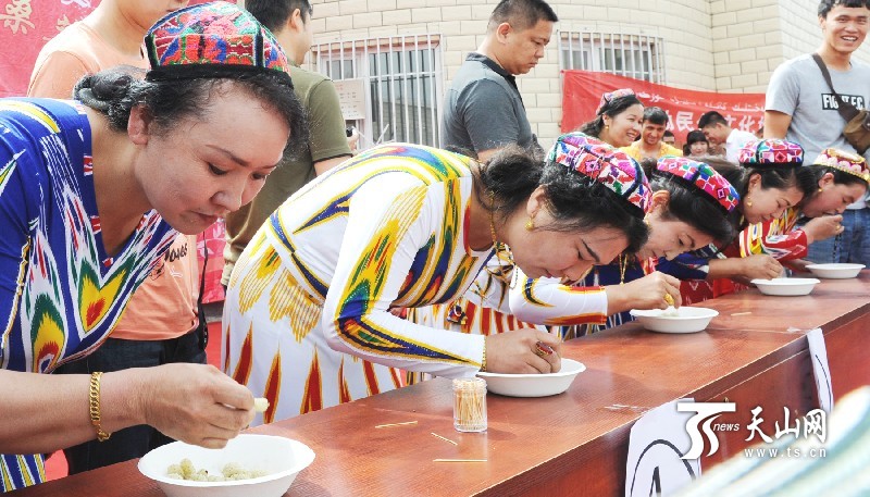 新疆庫爾勒市首屆“美麗蘭干·甜蜜桑葚”節開幕
