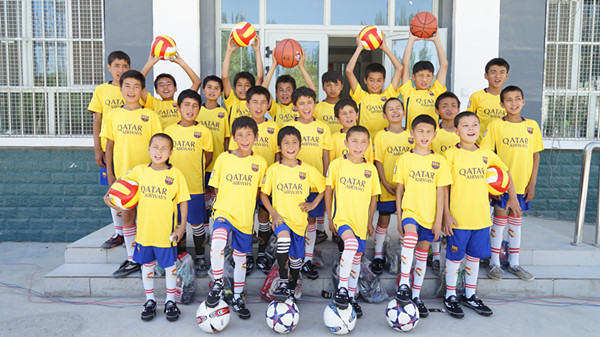 住村工作組助力“足球加油包”為愛啟航