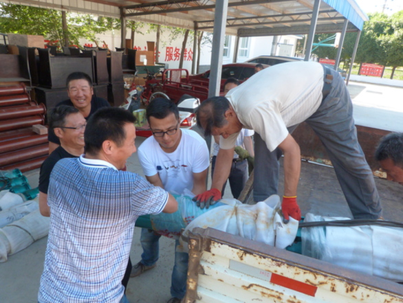 米東區：多措并舉促進村民增收受稱贊