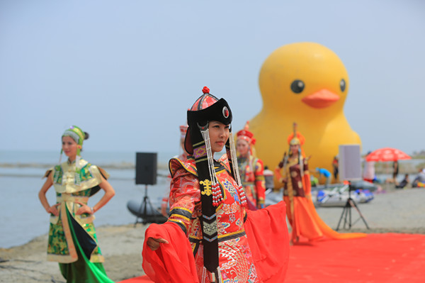 端午小長假博斯騰湖水上娛樂項目受青睞