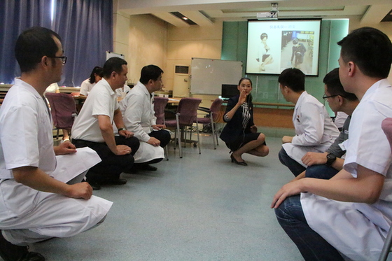 學禮儀 提形象 做“陽光航醫”