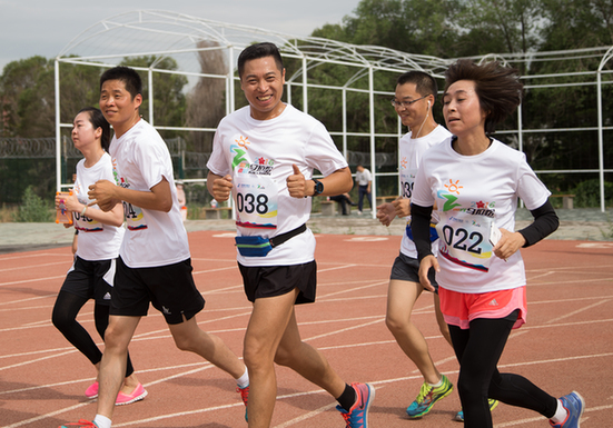 心中有陽光 腳下有力量——南航新疆分公司“陽光南航”馬拉松賽鳴槍開跑