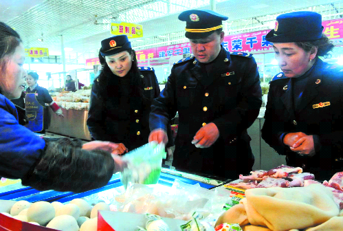 烏魯木齊問題牛肉丸聞風下架 沙依巴克區紅山工商所清查轄區市場