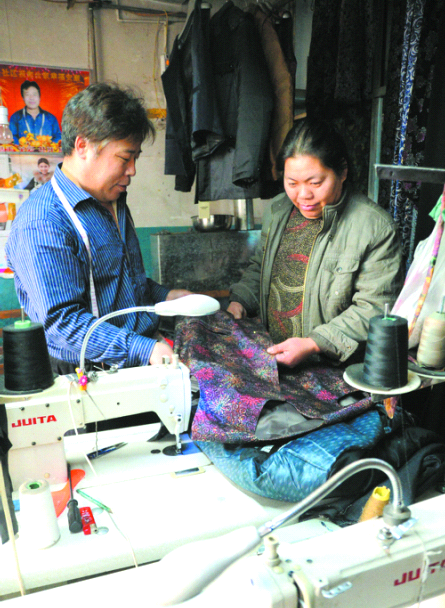 烏魯木齊:夫妻裁縫店7年捐1.5萬元