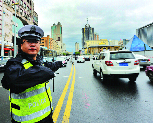 烏魯木齊南門環島違法掉頭車輛下周開罰