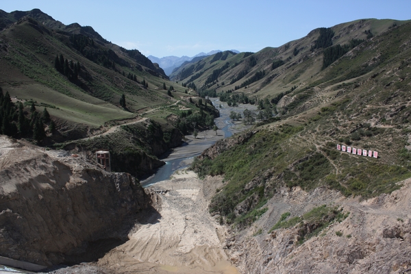 自治區重點工程奇臺縣中葛根水庫建設項目進展順利
