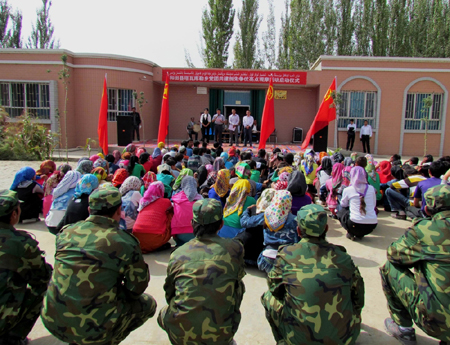 和田縣塔瓦庫勒鄉黨團共建創先爭優亮點觀摩活動啟動