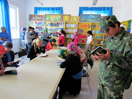 和田縣塔瓦庫勒鄉黨團共建創先爭優亮點觀摩活動啟動