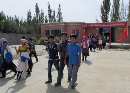 和田縣塔瓦庫勒鄉黨團共建創先爭優亮點觀摩活動啟動
