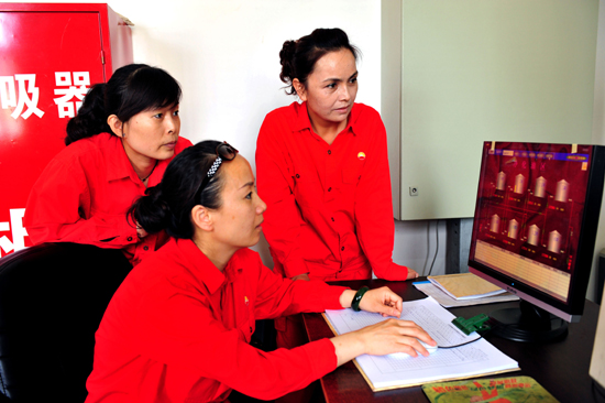 石油民漢員工共成長