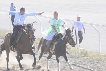 塔城市少數民族傳統體育運動會開幕