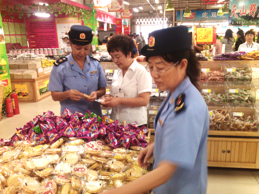 哈密市工商局二早二查迎“雙節(jié)”