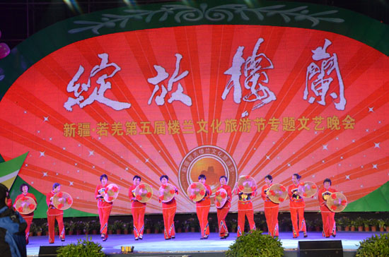 新疆若羌第五屆樓蘭文化旅游節“綻放樓蘭”文藝晚會激情上演