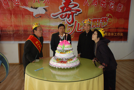 石河子大學舉行“慶重陽、祝大壽聯歡會”