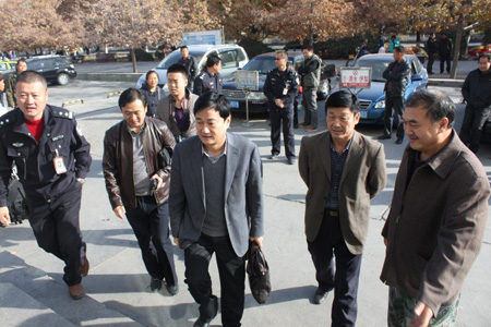 新疆自治區(qū)公安廳督察組蒞臨奎屯市檢查“十八大”安保工作