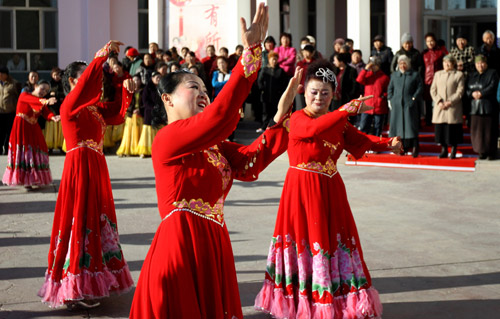 克拉瑪依：宣傳隊社區傳遞黨聲音