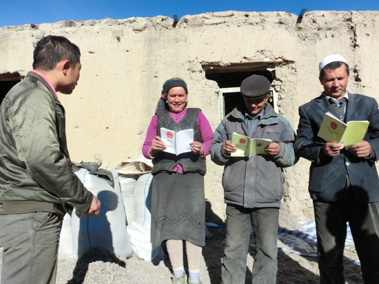 托云牧場以十八大為契機 積極開展普法宣傳教育