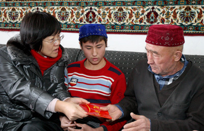 克拉瑪依市殘聯(lián)開展“送文化進(jìn)農(nóng)村”活動(dòng)