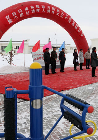 克拉瑪依市殘聯(lián)開展“送文化進(jìn)農(nóng)村”活動(dòng)