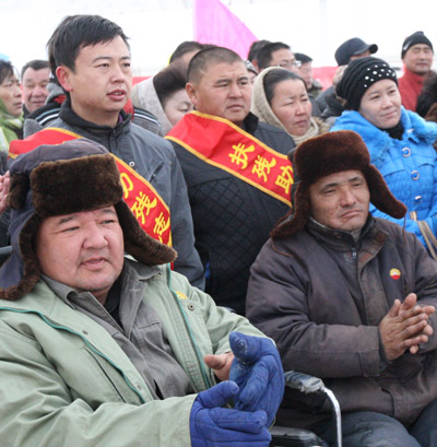 克拉瑪依市殘聯(lián)開展“送文化進(jìn)農(nóng)村”活動(dòng)