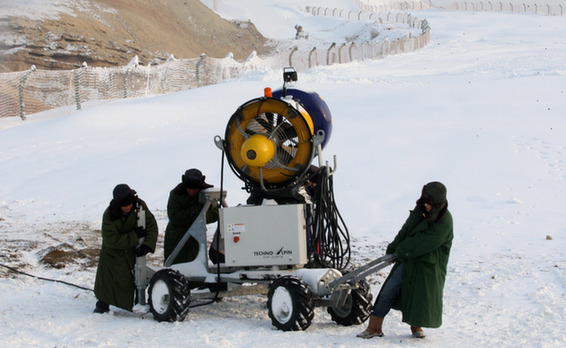克拉瑪依：“雅丹雪場”降雪造景迎客
