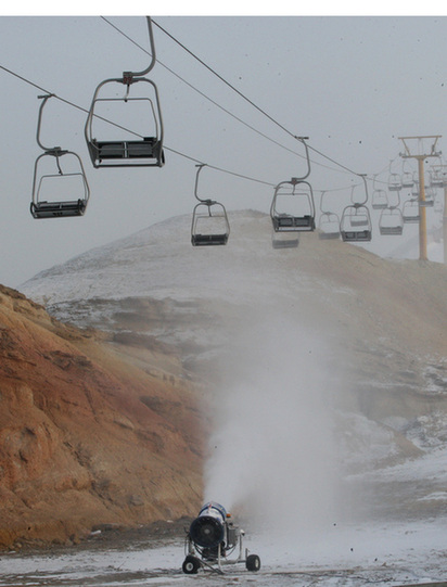 克拉瑪依：“雅丹雪場”降雪造景迎客