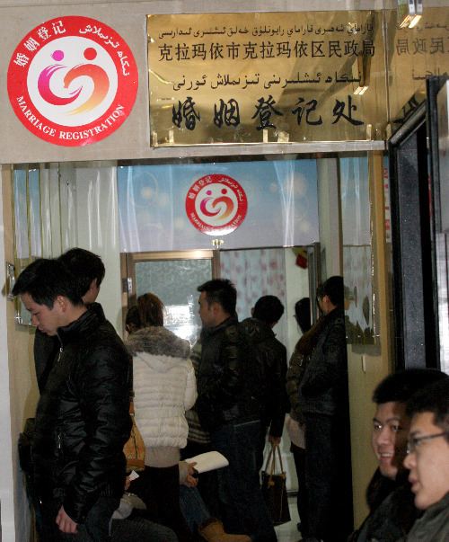 克拉瑪依：“世紀(jì)示愛日”新人定終身