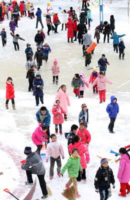 克拉瑪依：千名學(xué)生雪中樂(lè)