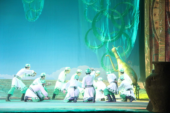 阿瓦提縣大型歌舞詩《刀郎》在烏魯木齊首演完美閉幕