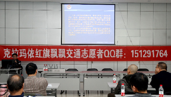 綠絲帶志愿者學習新交規(guī) 提升路上文明