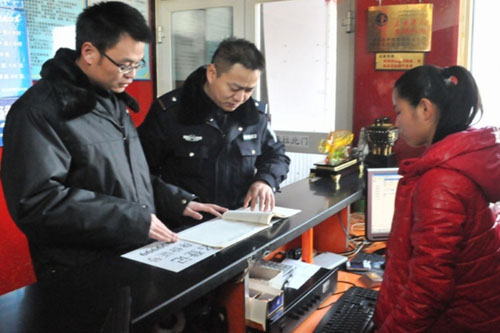 奎屯市公安局集中開(kāi)展節(jié)前治安大檢查