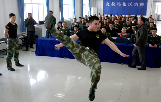 “油城”克拉瑪依：消防新兵歡度入伍后首個(gè)元宵節(jié)